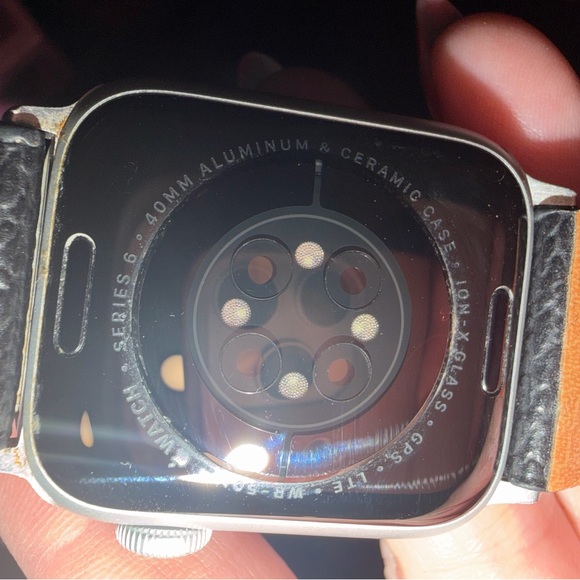 Apple Black Smartwatch Series 6 with Interchangeable Bands and Charger - Picture 3 of 3